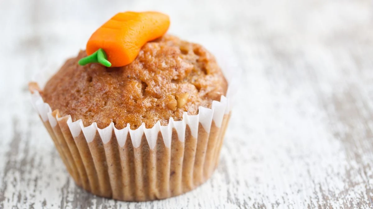 Proč zkušení cukráři přidávají do mrkvového těsta lžíci horké vody