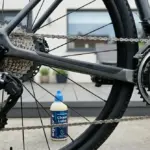 Proč zkušení cyklisté v Česku mění klasický olej za obyčejný parafín