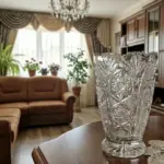 Proč zkušení designéři nyní vracejí broušený křišťál na konferenční stolky