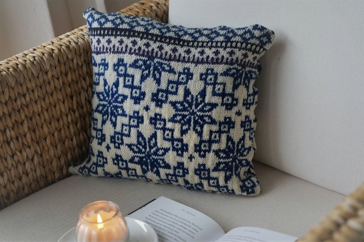 Proč zkušení domkáři nevyhazují staré svetry a dávají je na pohovku - image 1