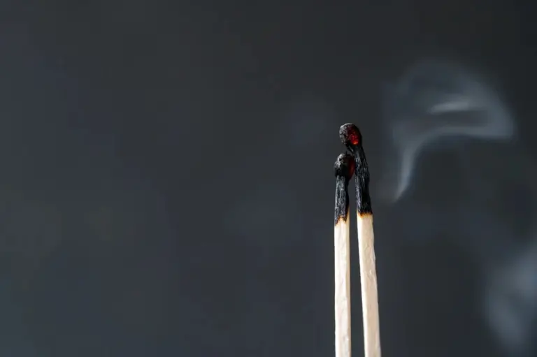 Proč zkušení hostitelé nechávají v koupelně krabičku zápalek