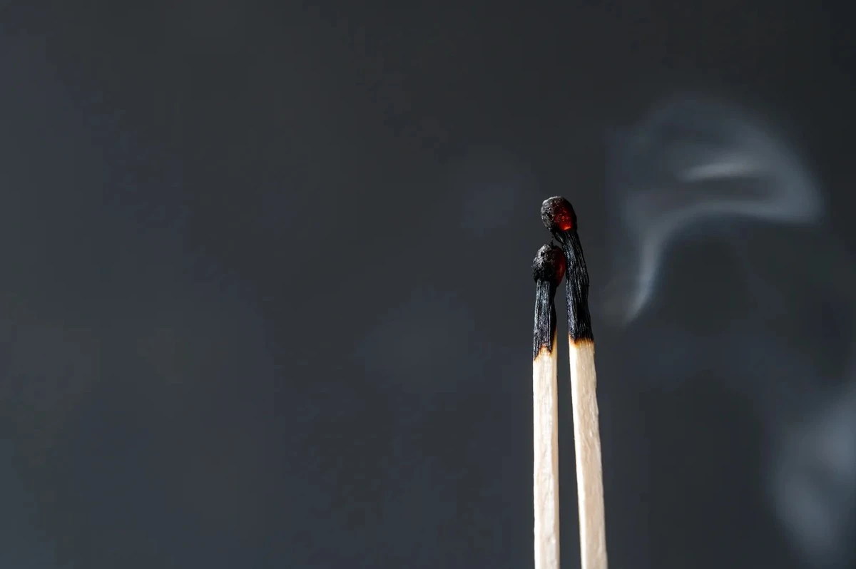 Proč zkušení hostitelé nechávají v koupelně krabičku zápalek