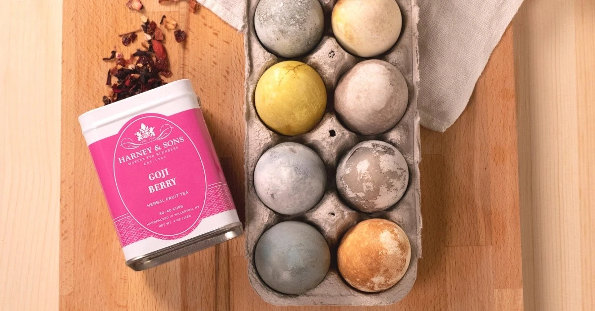 Proč zkušení hostitelé letos nekupují nálepky na vajíčka: Stačí gáza a ibiškový čaj - image 1