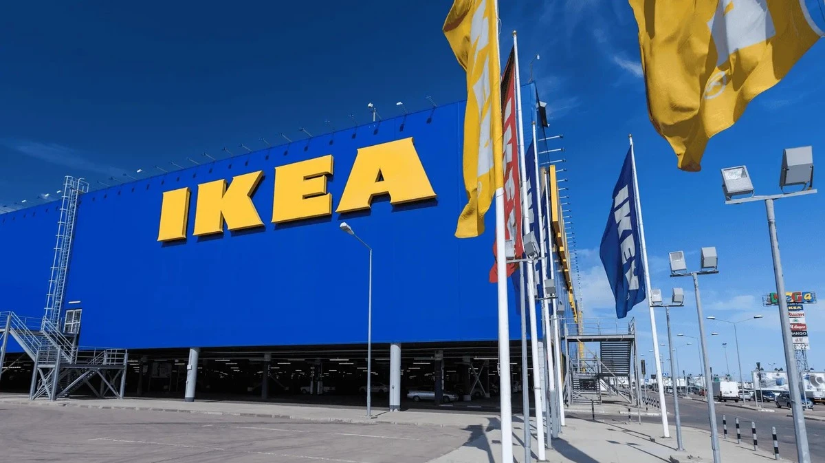 Proč zkušení kuchaři dávají do rohu linky bambusový regál