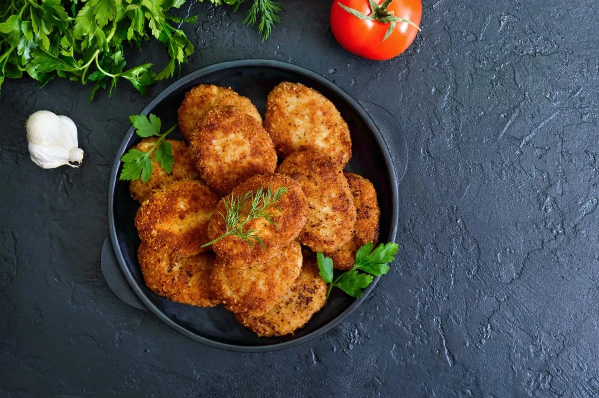 Proč zkušení kuchaři vždy přidávají lžičku jedlé sody do mletého masa