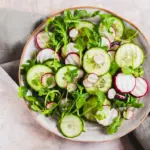 Proč zkušení kuchaři dávají čerstvé ředkvičky před krájením do ledové vody