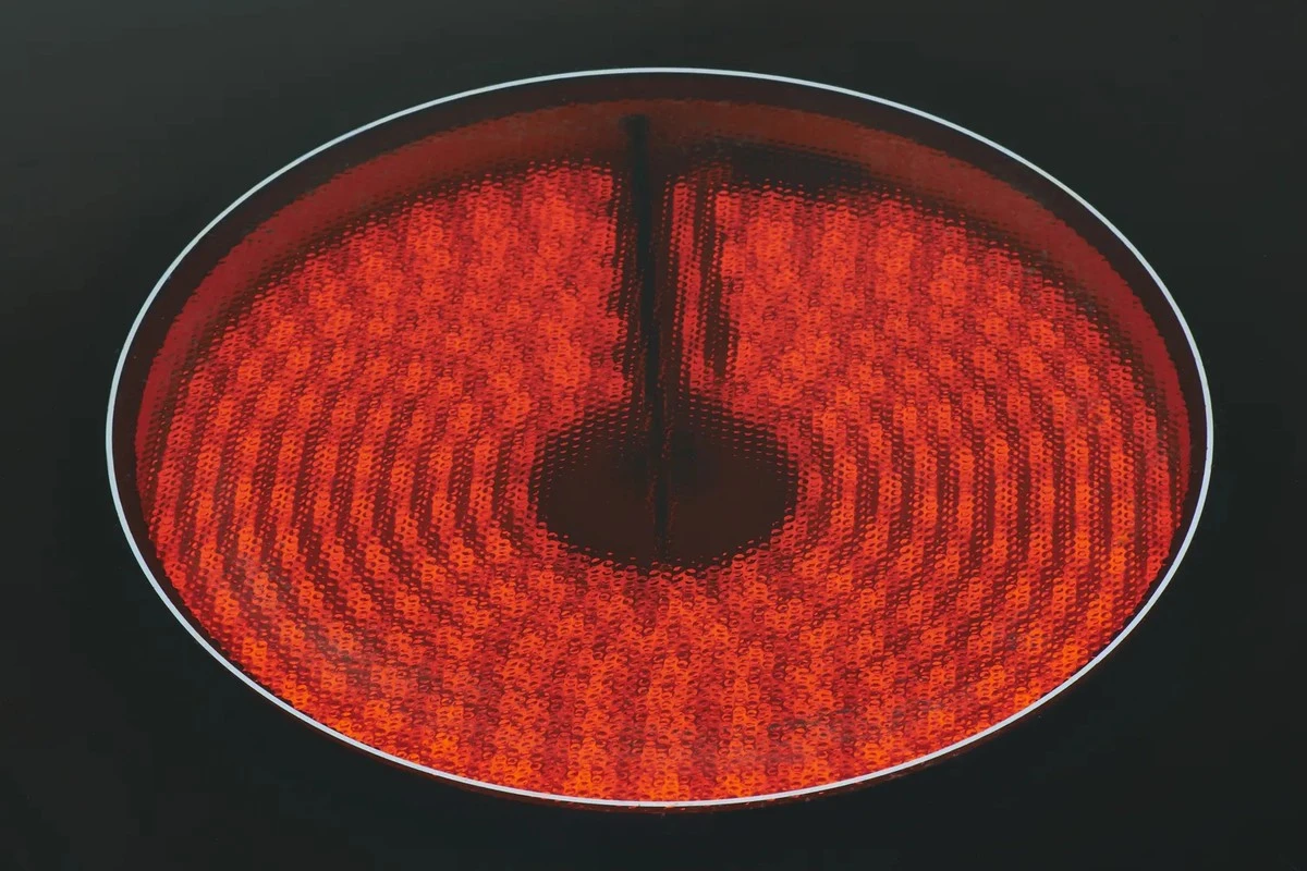 Proč zkušení kuchaři vyměňují indukci za infračervenou desku