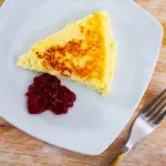 Proč zkušení kuchaři nechávají tvarohový nákyp před pečením 20 minut stát