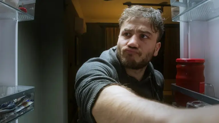 Proč zkušení kuchaři nikdy nedávají rajčata ani chléb do lednice