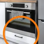 Proč zkušení kuchaři nikdy nepoužívají zásuvku pod troubou jako skladiště plechů