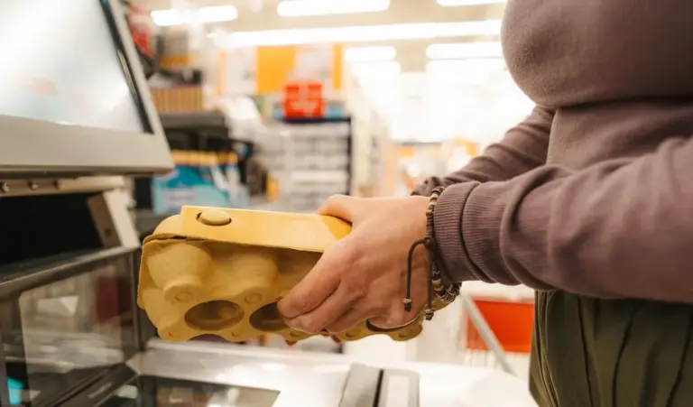 Proč zkušení kuchaři v obchodě nekupují vajíčka otočená špičkou nahoru