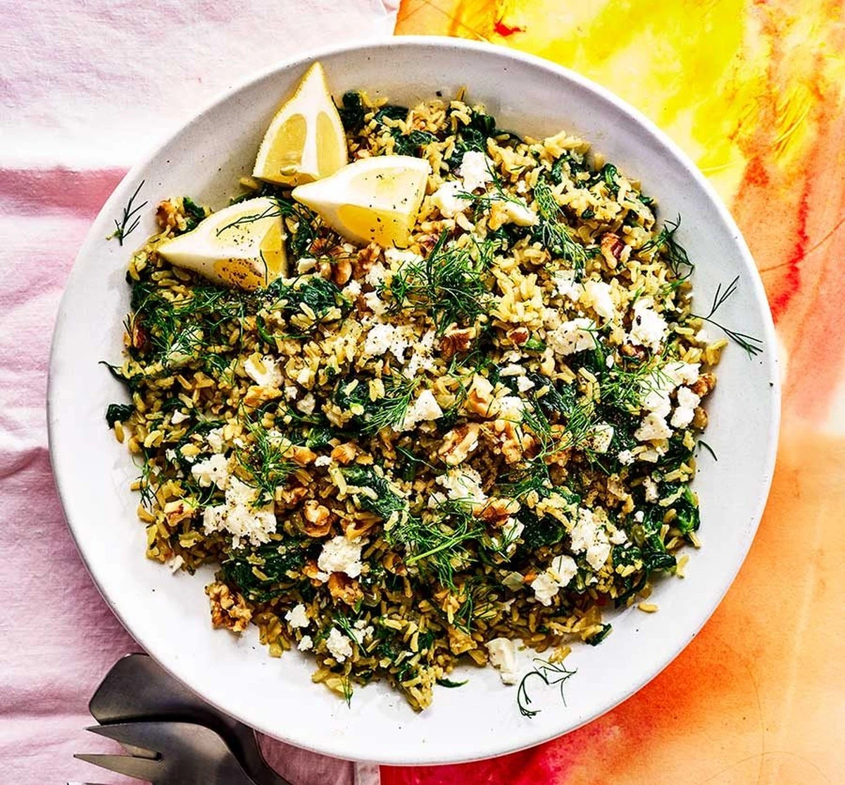 Proč zkušení kuchaři drolí fetu do rýže až těsně před pečením - image 1