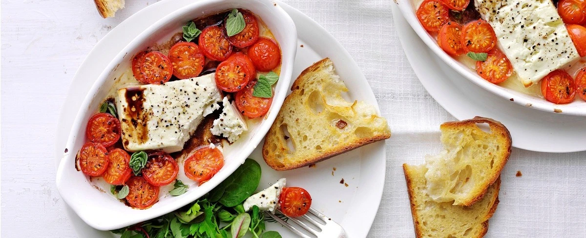 Proč zkušení kuchaři nikdy nevyhazují staré pečivo a kombinují ho s fetou - image 1