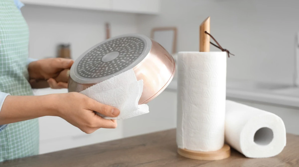 Proč zkušení kuchaři dávají bramborové slupky na špinavou pánev - image 1