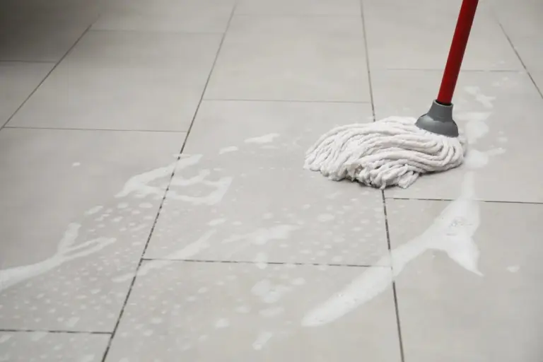 Proč zkušení lidé přidávají dvě kapky aviváže do vody na vytírání