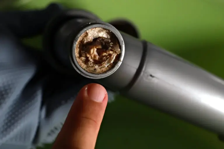 Proč zkušení majitelé bytů sypou lžíci soli do dřezu každý večer