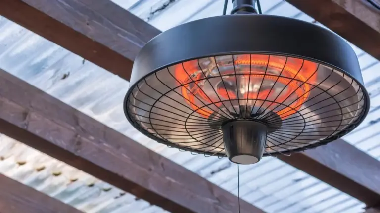 Proč zkušení majitelé domů montují terasové zářiče zásadně potmě