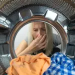 Proč zkušení opraváři vždy nechávají otevřená dvířka pračky i dávkovač