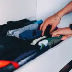 Proč zkušení organizéři skládají spodní prádlo do ruliček