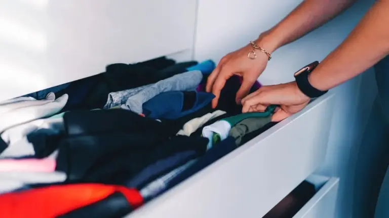 Proč zkušení organizéři skládají spodní prádlo do ruliček