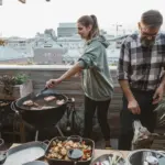 Proč zkušení pejskaři nikdy nepouštějí gril na balkoně bez jedné věci