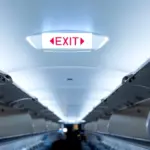 Proč zkušení piloti chtějí rozsadit seniory po celém letadle