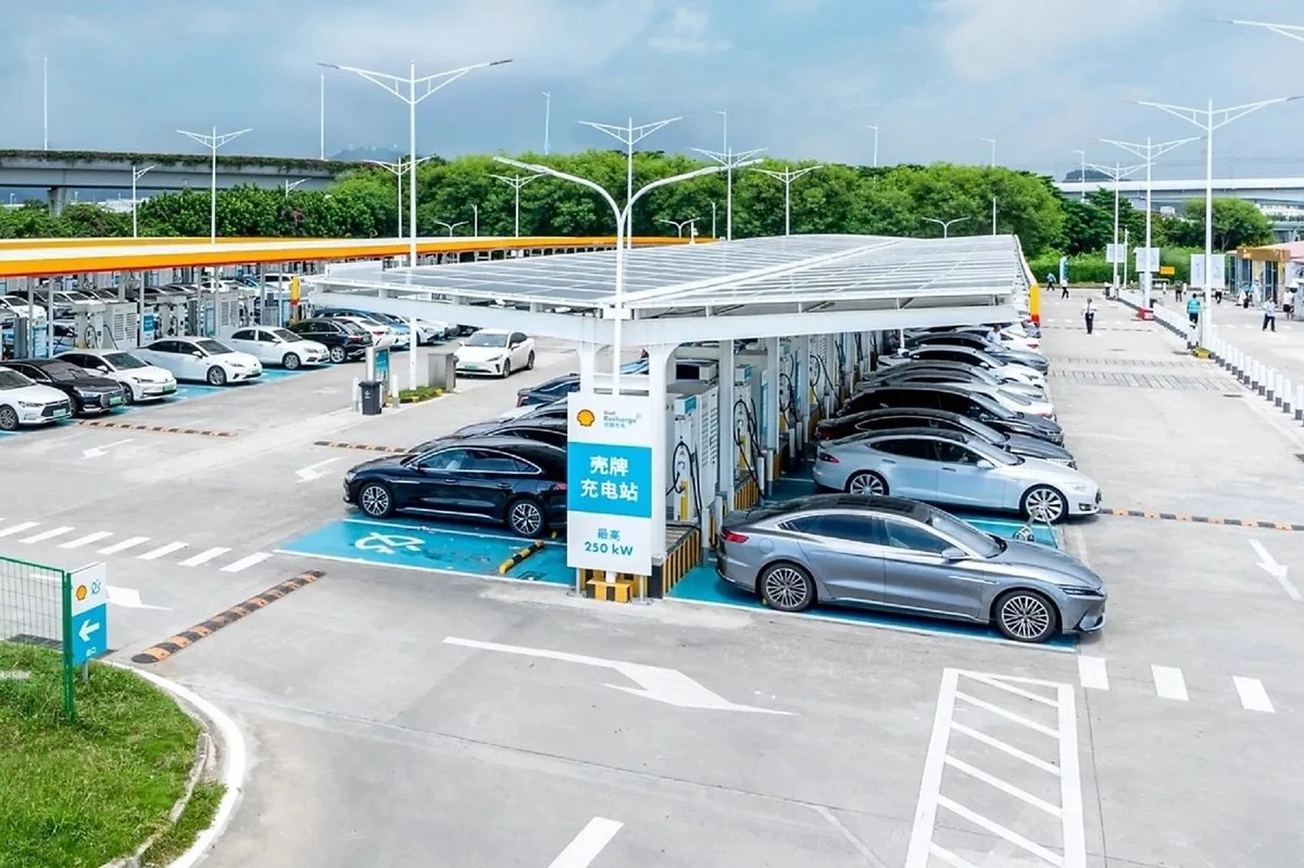 Proč zkušení řidiči začínají sledovat loga čínských aut na českých parkovištích - image 1