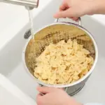 Proč zkušení šéfkuchaři po uvaření těstovin nikdy nepouštějí studenou vodu