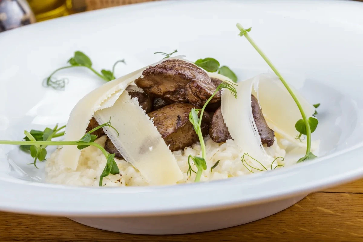 Proč zkušení šéfkuchaři přidávají do rizota lžíci morku