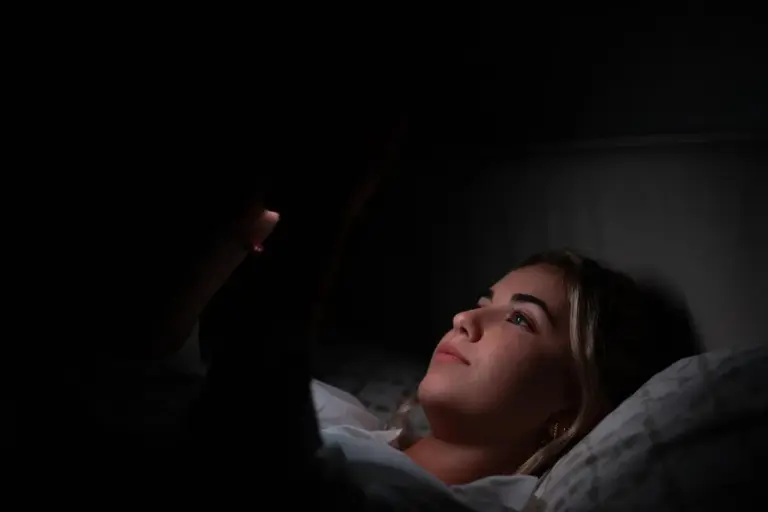 Proč zkušení uživatelé vypínají Wi-Fi v telefonu každou noc před spaním