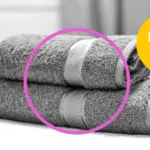 Proč zkušení výrobci dávají na okraje ručníků tento pruh