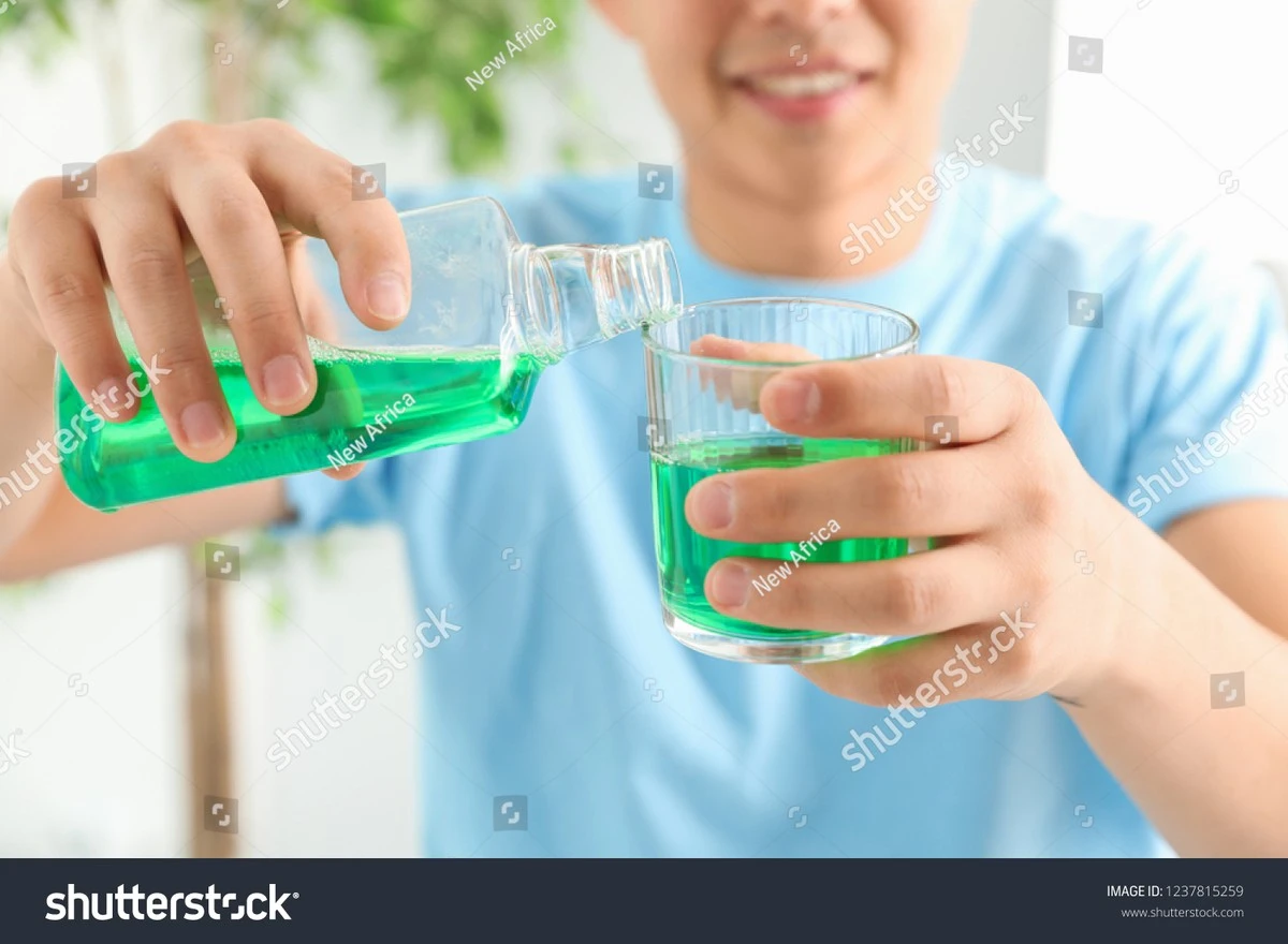 Proč zkušení zubaři varují před příliš silnou ústní vodou - image 1