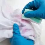 Proč z ručníku nepustí barva na vlasy: Největší chybu děláme hned po barvení