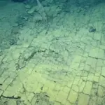 Vědci na dně oceánu našli cestu ze žlutých cihel: Vysvětlení je překvapivě prosté