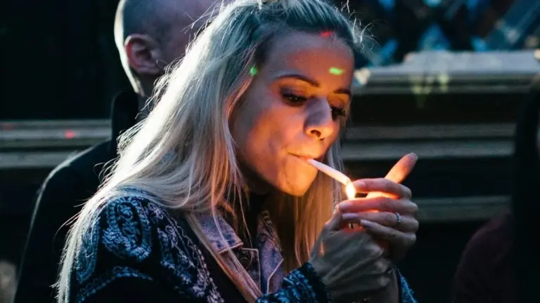 Proč se večerní rituál s konopím nenápadně mění v past na depresi