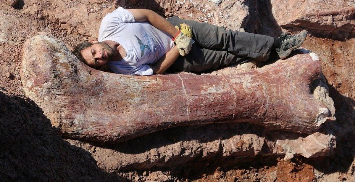 Proč vědci v Thajsku pojmenovali nového dinosaura po mytickém hadovi - image 1