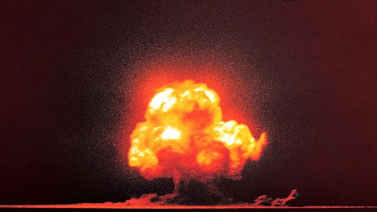 Proč vědci v troskách po atomovém výbuchu našli krystal, který by neměl existovat