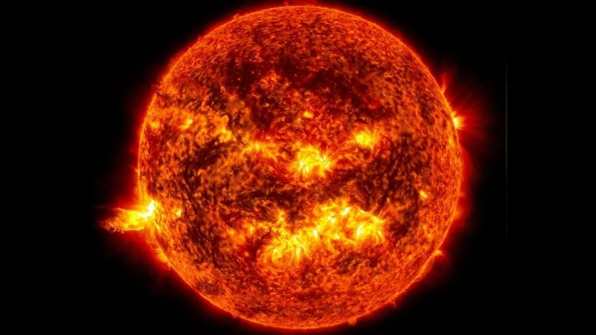 Proč zkušení astronomové 19 dní sledovali jeden bod na Slunci