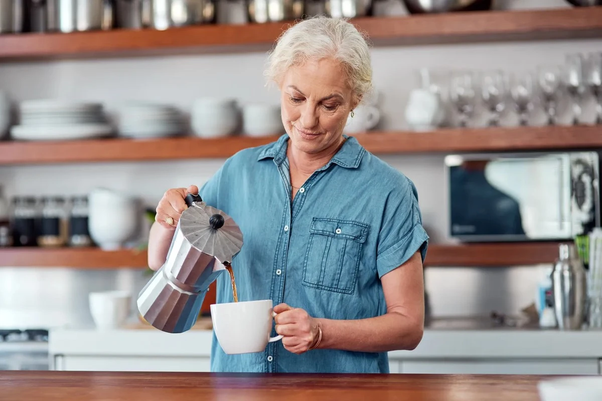 Proč zkušení baristé nalévají do moka konvičky už horkou vodu