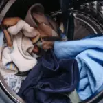 Proč zkušení hospodáři nikdy nenechávají prádlo v pračce v pondělí