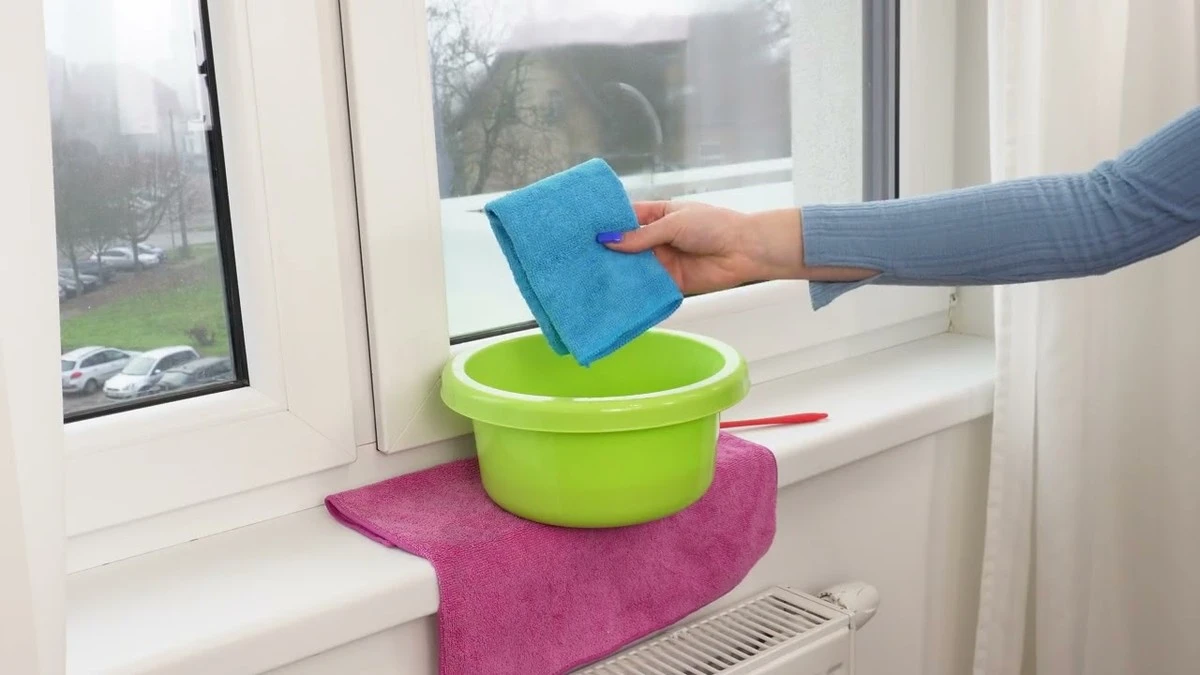 Proč zkušení hostitelé dávají tabletu na zubní protézy do kbelíku s vodou na okna - image 1