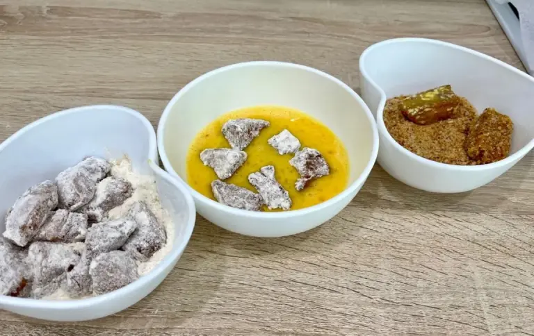 Proč zkušení kuchaři nechávají kuře po smažení 5 minut odpočívat