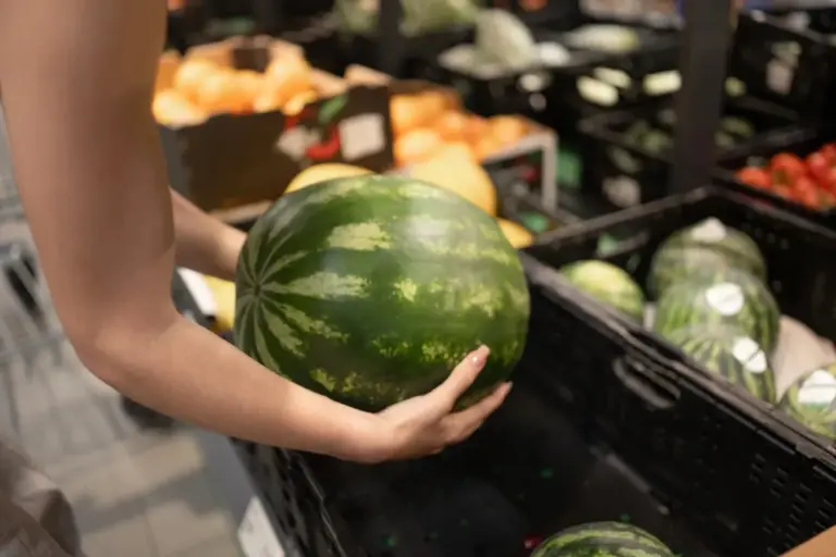 Proč zkušení nákupčí v obchodě nikdy neberou lesklý meloun