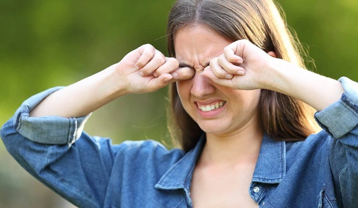 Proč zkušení oční lékaři nikdy nepoužívají prsty ke mnutí očí - image 1