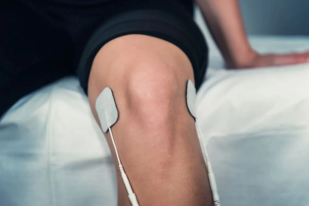 Proč zkušení ortopedi doporučují při bolesti kolen svalovou stimulaci místo běhu - image 1