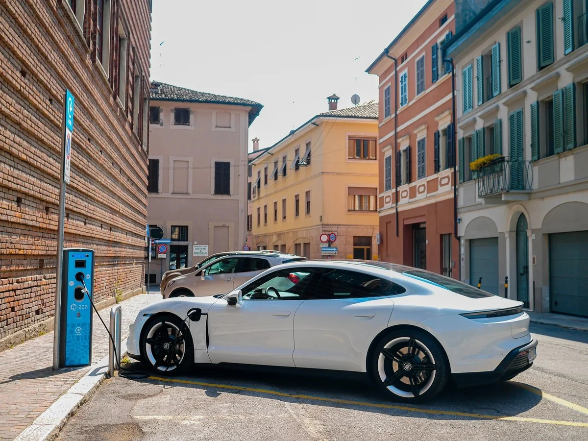 Proč zkušení řidiči začínají pochybovat o nákupu elektrických Porsche z druhé ruky