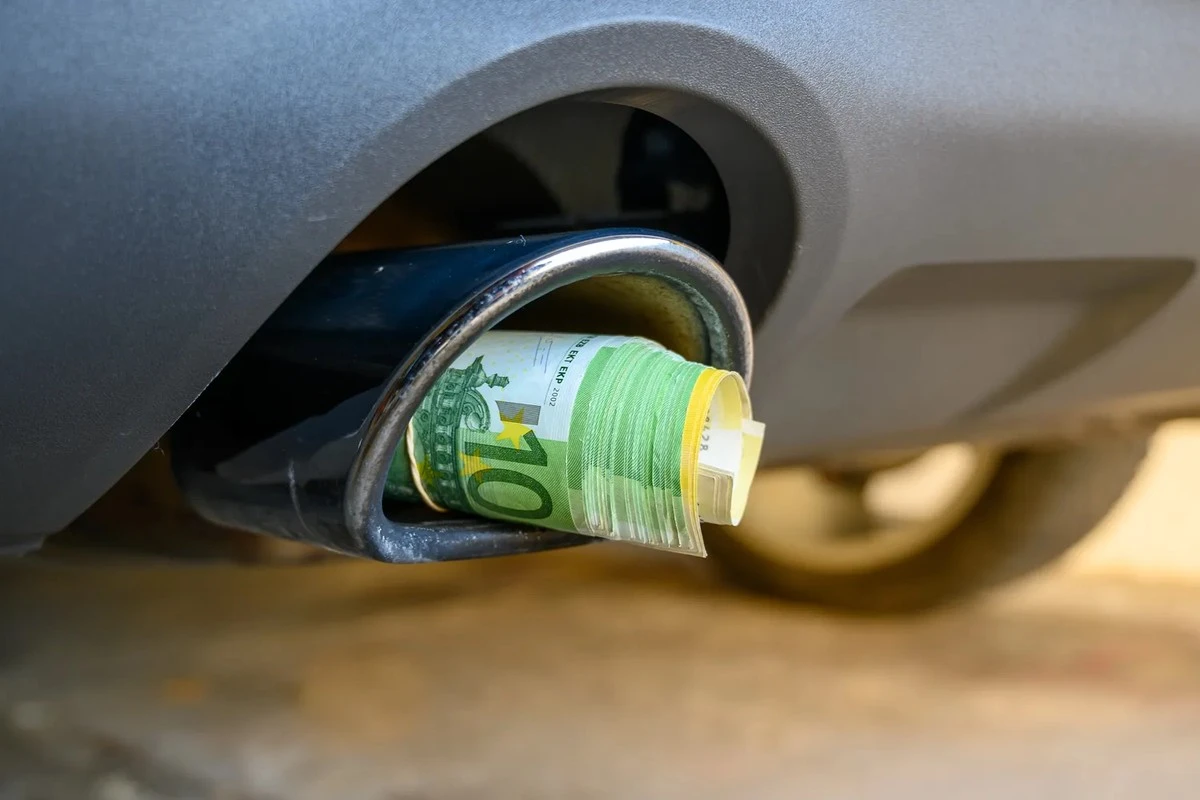 Proč zkušení řidiči začínají počítat s dražším benzínem kvůli novému pravidlu ETS2