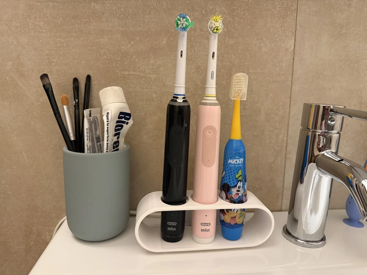 Proč zkušení uživatelé dávají na nabíječku kartáčku obyčejný vatový tampon - image 1