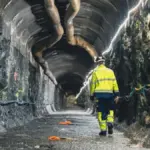 Proč Finové schovávají měděné válce 400 metrů pod zem