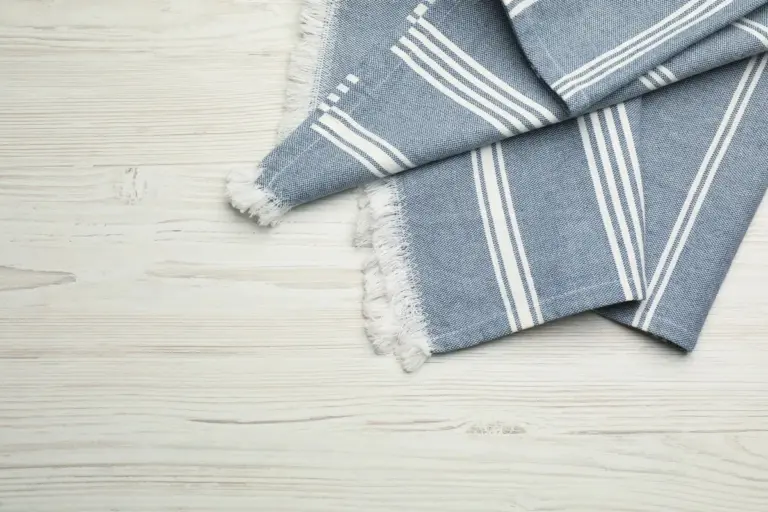 Proč mají kvalitní ručníky na okrajích pruhy: Nejde o design, ale o životnost
